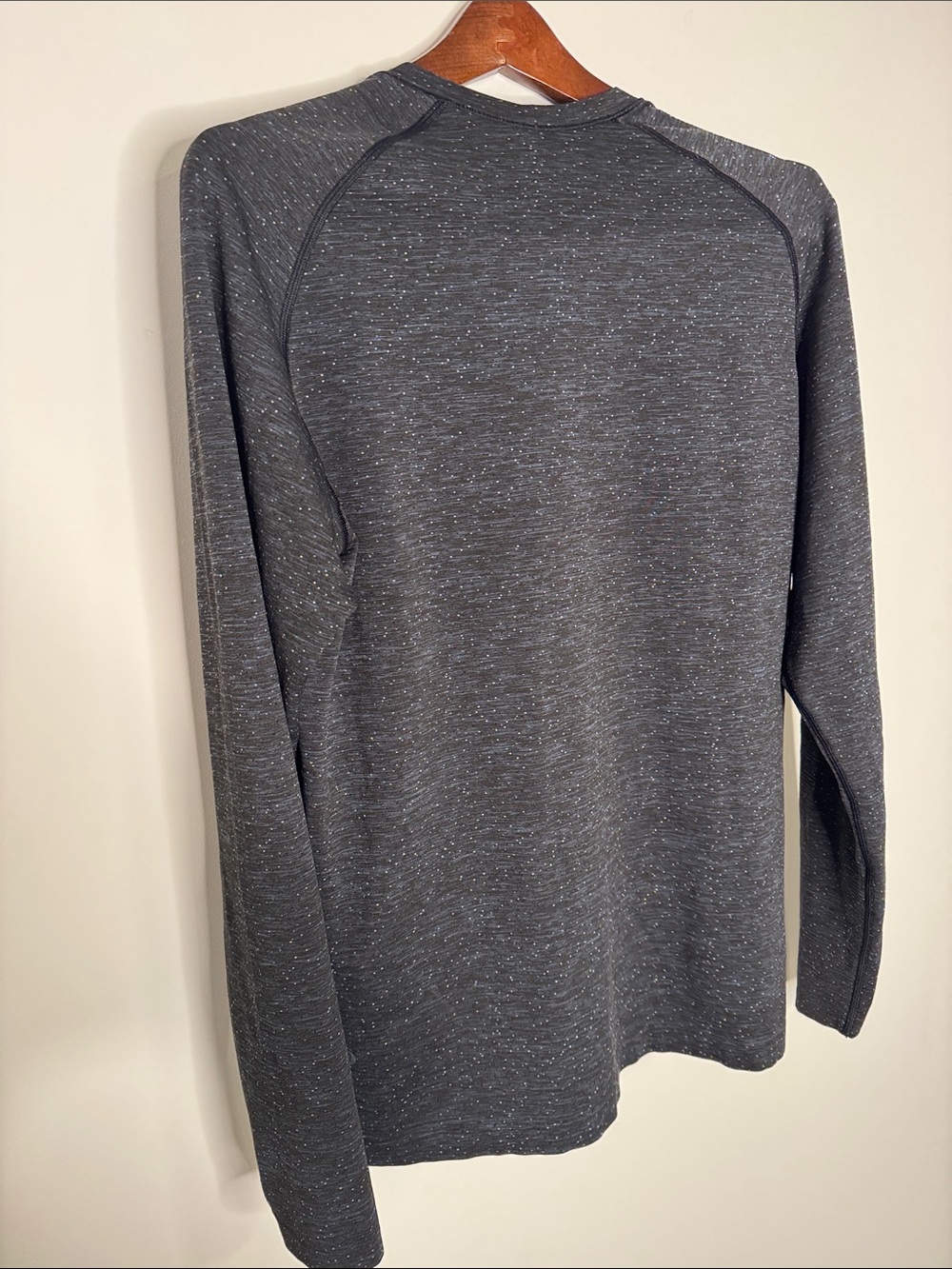 Lululemon Men's Long Sleeve Crewneck Performance Shirt - Charcoal - Picture 9 of 10